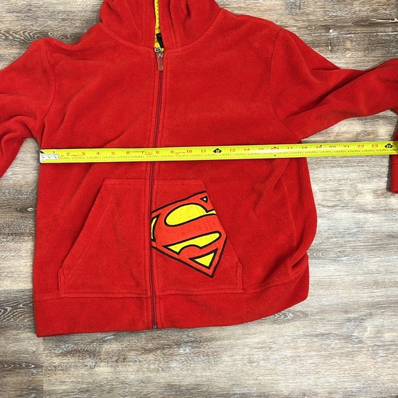 Kid’s Superman red hooded zip up sweatshirt with pockets size Medium Warner Bros - Picture 9 of 10